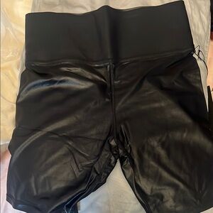 Carbon 38 Women's Black High-Waisted Shorts NWT